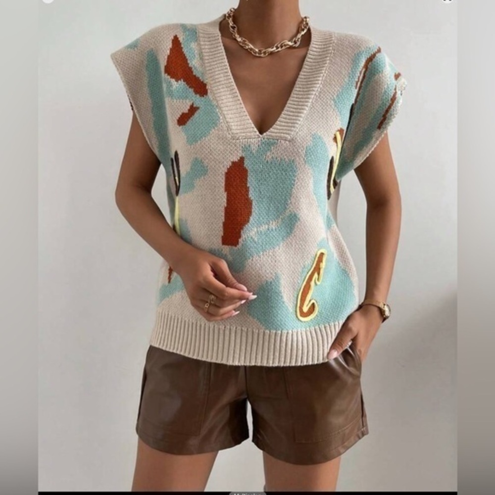 💋NWT Graphic Abstract Batwing Sleeve Sweater Vest - M beige - luxe animal print - Picture 6 of 8